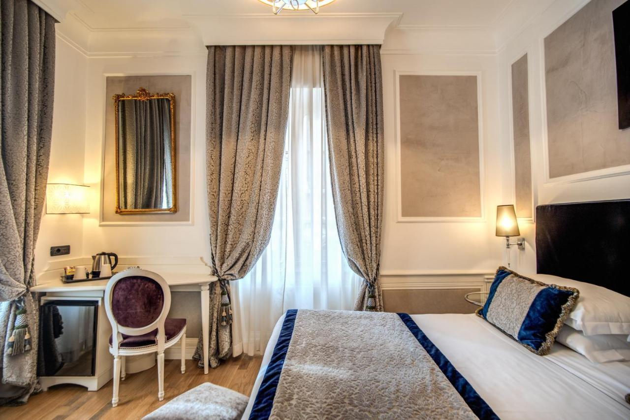 The Britannia 4* Rom