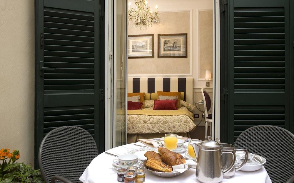 The Britannia 4* Rom
